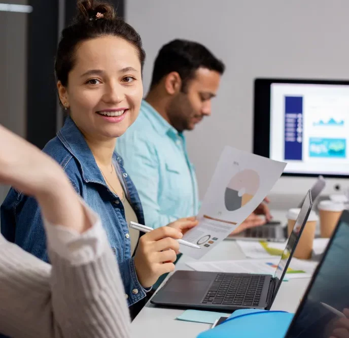 Equipe de web design desenvolvendo um site